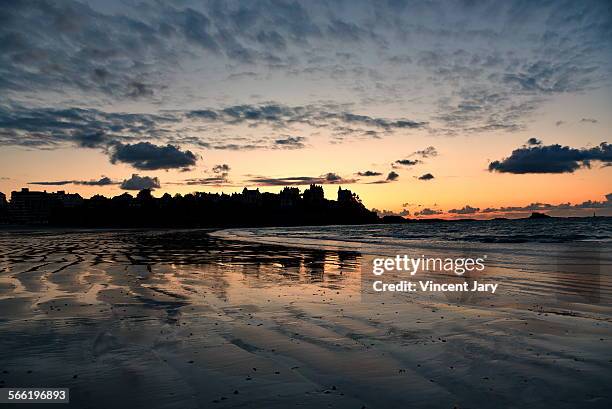 brittany sunset - dinard 個照片及圖片檔