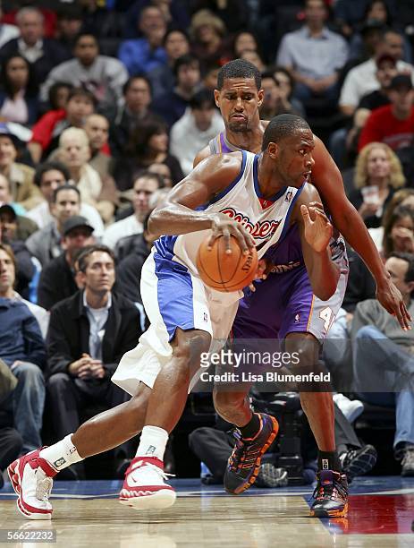 Elton Brand of the Los Angeles Clippers drives to the basket under pressure from Kurt Thomas of the Phoenix Suns on January 18, 2006 at Staples...