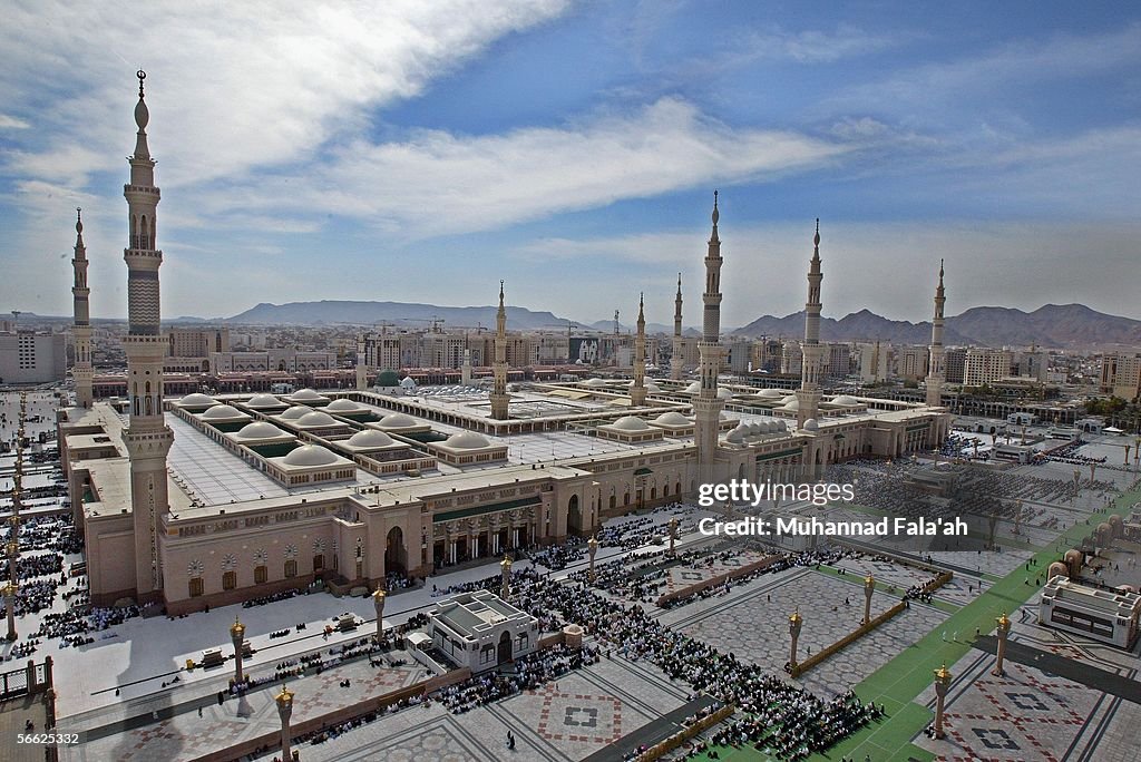 Pilgrims Attend Prayers In Medina