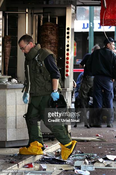 Israeli police inspect the scene of a Palestinian suicide bombing in a fast food restaurant at the Old Bus Station January 19, 2006 in Tel Aviv,...