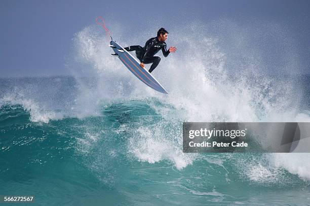 surfer , surfing a big wave. - golf australia stockfoto's en -beelden