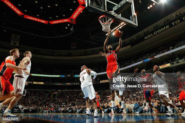 Baron Davis of the Golden State Warriors shoots a layup during the game with the Philadelphia 76ers on December 21, 2005 at the Wachovia Center in...