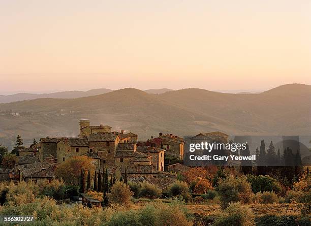 hill town surrounded by trees and mountain - chianti region stock pictures, royalty-free photos & images