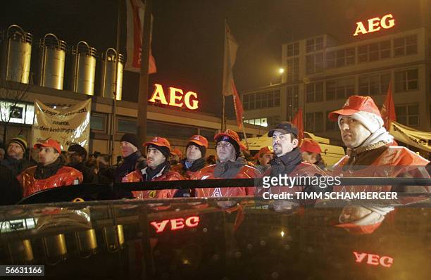 Employees of German electrical appliances maker AEG demonstrate in front of their company's plant in Nuremberg, southern Germany, early 20 January...