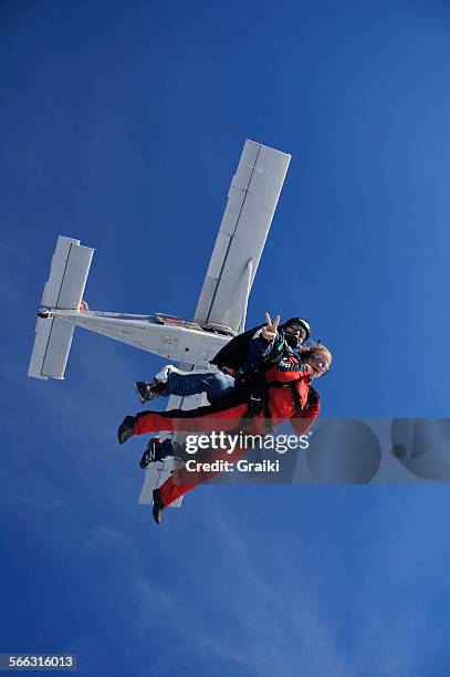 skydiving tandem happy exit - skydiving pov stock pictures, royalty-free photos & images