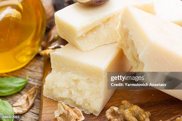 parmesan cheese dessert - parmigiano foto e immagini stock