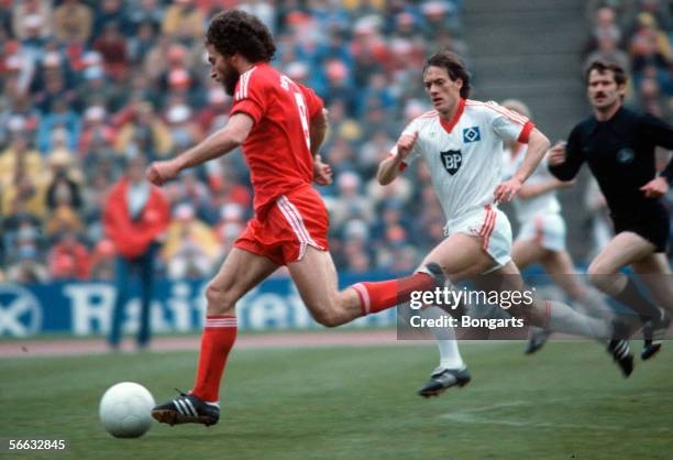 Paul Breitner of Bayern and Bernd Wehmeyer of Hamburg battle for the ball during the Bundesliga match between Bayern Munich and Hamburger SV at the...