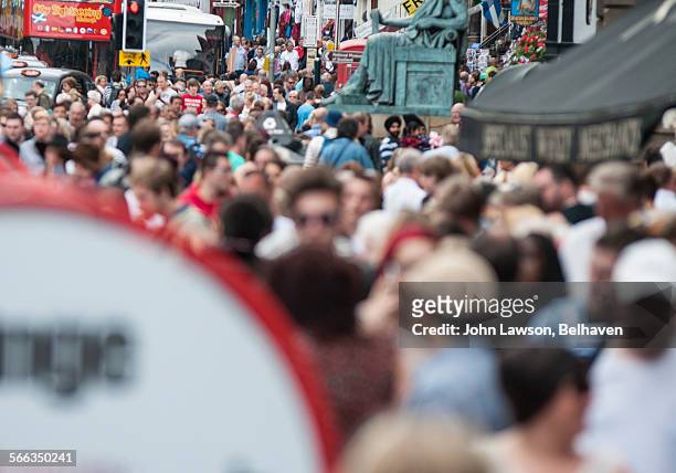 population growth - edinburgh festival stock-fotos und bilder