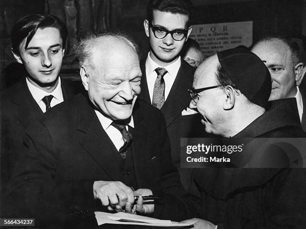 119 Foto E Immagini Ad Alta Risoluzione Di Giuseppe Ungaretti Getty 119-foto-e-immagini-ad-alta-risoluzione-di-giuseppe-ungaretti-getty