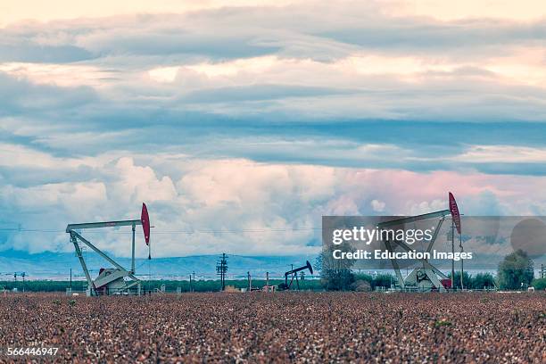 104 Fracking Well Farm Stock Photos, High-Res Pictures, and Images ...