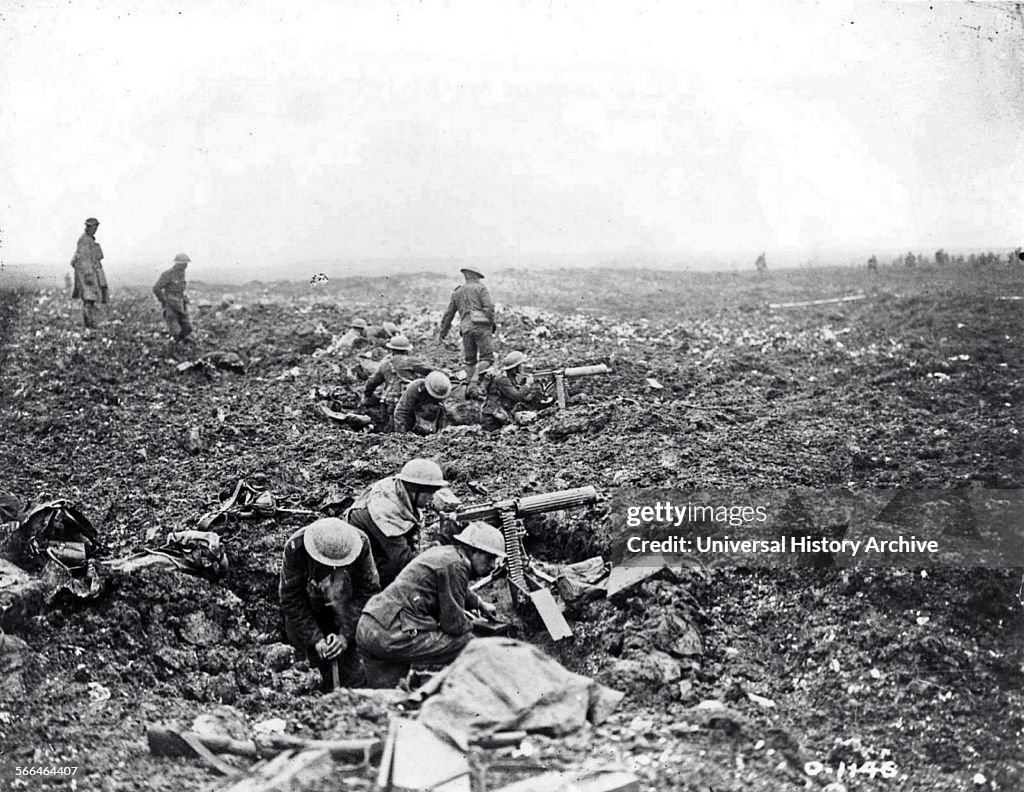 Canadian machine gunners.