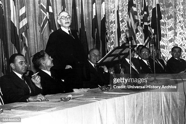John Maynard Keynes addressing the Bretton Woods conference on Post War reconstruction and economic order 1944. John Maynard Keynes, 1st Baron...
