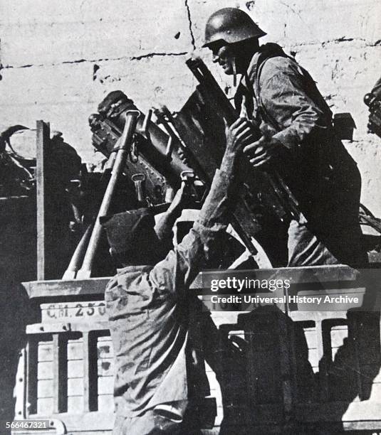 Army Column Photos and Premium High Res Pictures - Getty Images