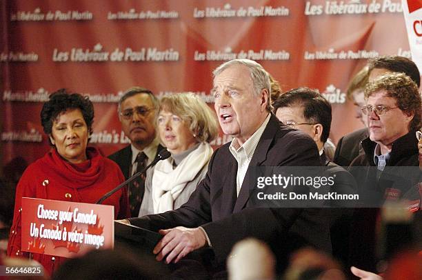 Liberal Rally 57 Canadian Pm Paul Martin Campaigns Ahead Of Election Stock Photos ...