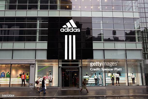 fotos e imágenes Adidas To Buy Reebok - Getty Images