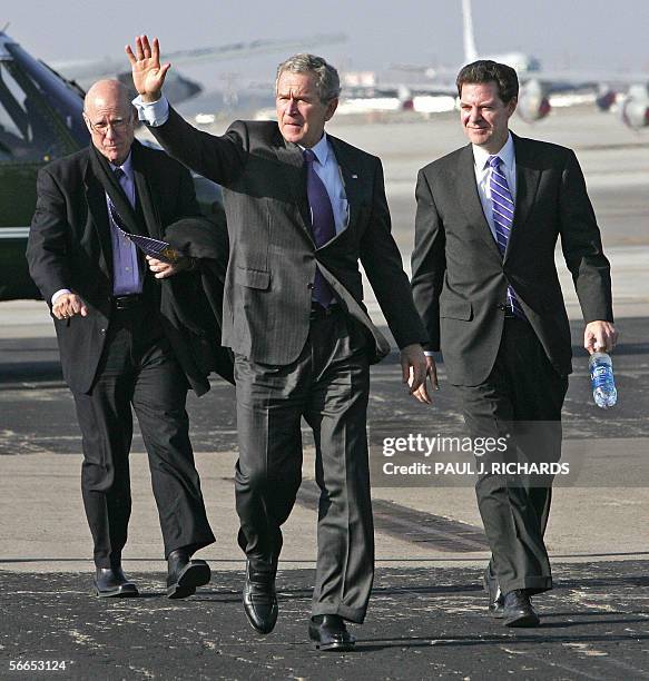 Topeka, UNITED STATES: US President George W. Bush walks with US Senators Pat Roberts and Sam Brownback on the tarmac at the Kansas Air National...