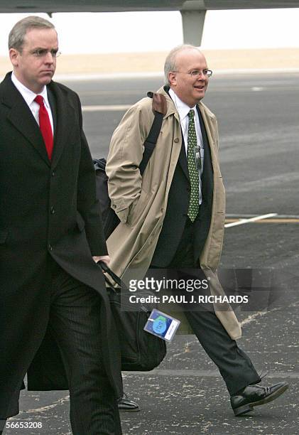 Topeka, UNITED STATES: White House Director of Communications Dan Bartlett and Deputy Chief of Staff Karl Rove walk under Air Force One at the Kansas...