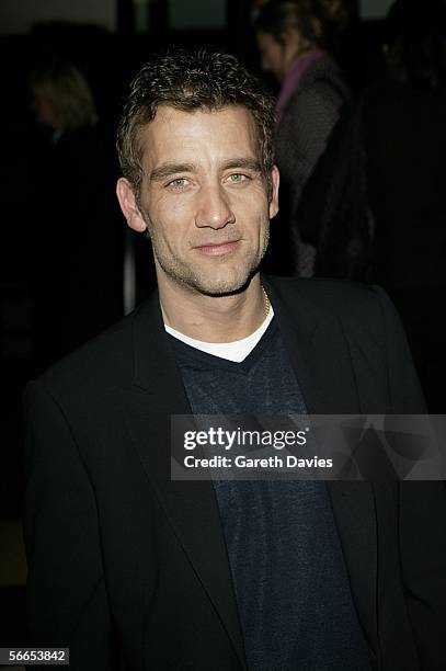 Clive Owen arrives at the UK Premiere of "Derailed" at the Curzon Mayfair on January 23, 2006 in London, England.