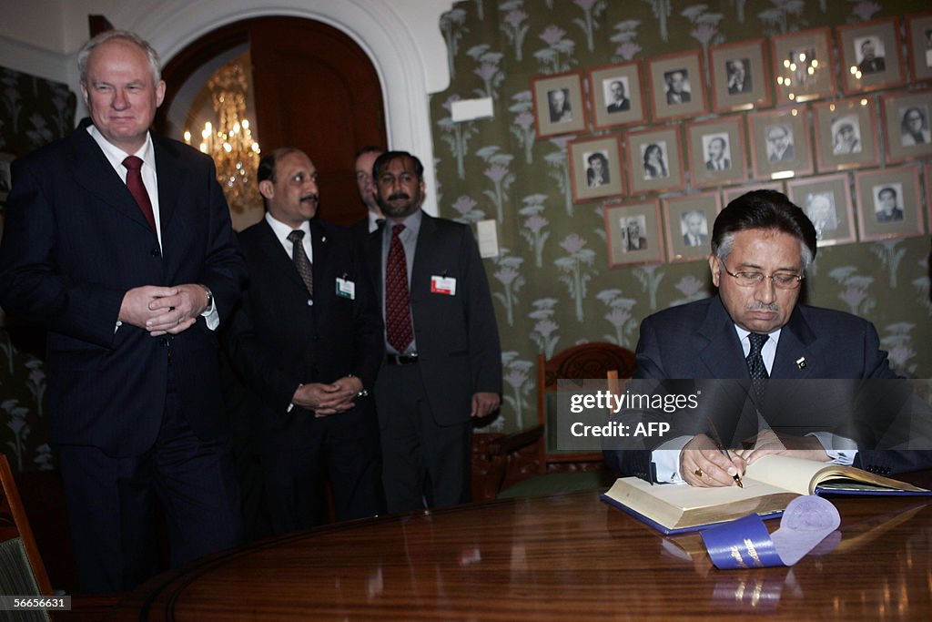 Visiting Pakistani president General Per