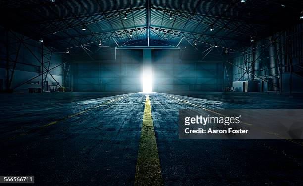 airplane hangar closed - hanger foto e immagini stock
