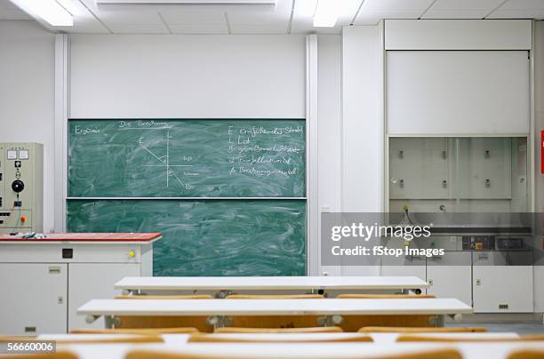 a physics diagram on a blackboard - lab bench stock pictures, royalty-free photos & images