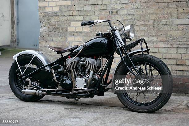 side view of an antique motorcycle - vintage motorcycle fotografías e imágenes de stock