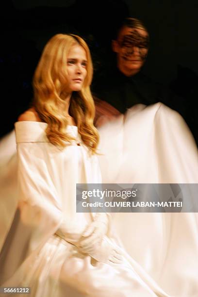Model presents a creation by Italian designer Riccardo Tisci for Givenchy during the Spring/Summer 2006 Haute Couture collections, 24 January 2006 in...