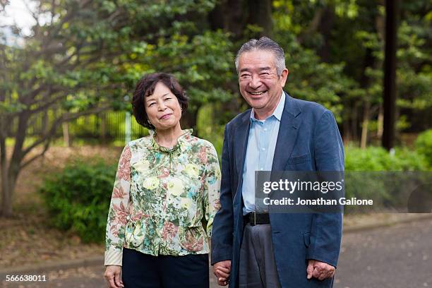 portrait of a senior couple holding hands - 夫婦 ストックフォトと画像