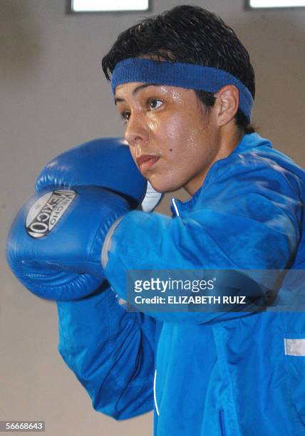 Mexican boxer Jackie Nava trains 25 January, 2006 in Mexico City for her 27th January fight against US Kelsey Jeffries for the Female World Boxing...