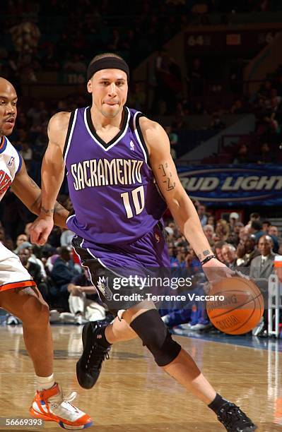 Mike Bibby of the Sacramento Kings drives against Stephon Marbury of the New York Knicks on January 25, 2006 at Madison Square Garden in New York...