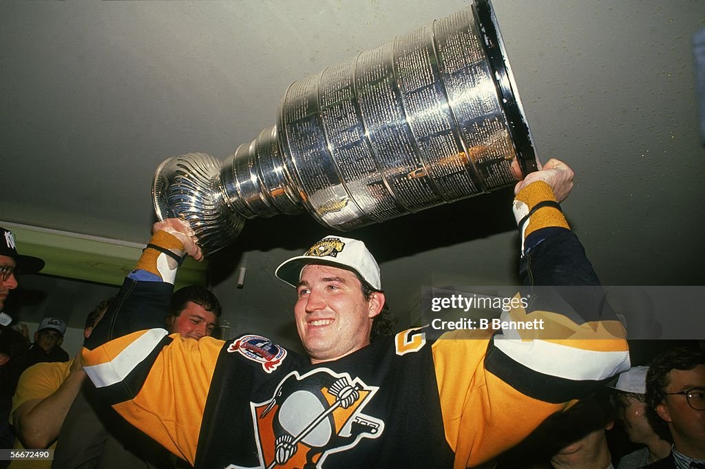 Lemieux Hoists The Cup