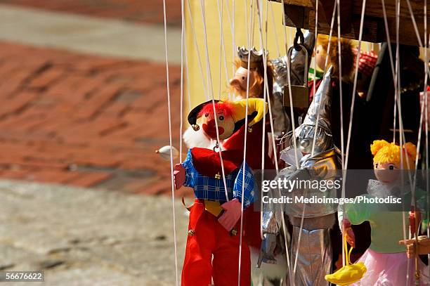 Chain Puppet Paper Chain Hanging Photos et images de collection - Getty Images