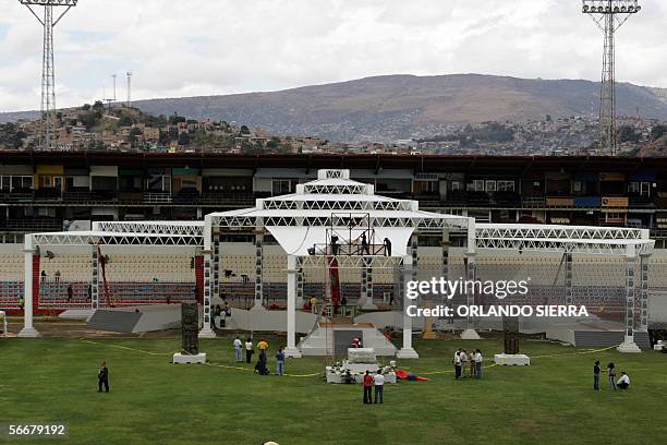 Tegucigalpa, HONDURAS: Vista del estrado construido en el estadio "Tiburcio Carias Andino" de Tegucigalpa, donde en la proxima jornada se realizara...