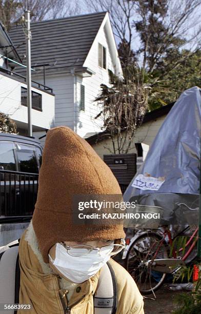 Women, who velieved in one of 10 women living together with Japanese 57-year-old man, leaves their home in Higashi-Yamato, western Tokyo, 27 January...