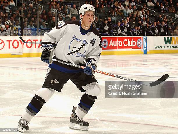 Vincent Lecavalier of the Tampa Bay Lightning skates against the Los Angeles Kings during the NHL game on January 17, 2006 at the Staples Center in...