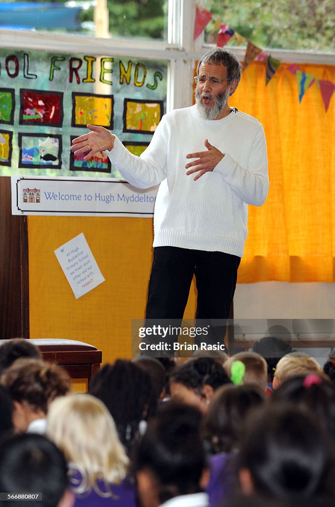 Yusuf Islam Visiting Hugh Myddelton Primary School In Clerkenwell, London, Britain - 06 Oct 2009