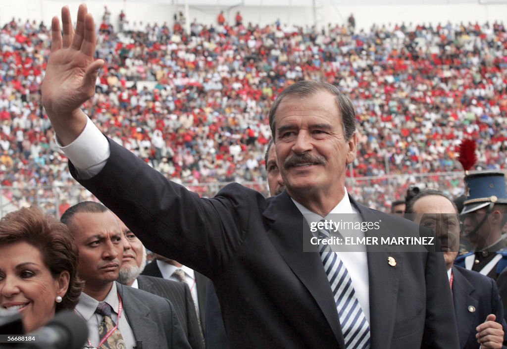 El presidente de Mexico Vicente Fox salu