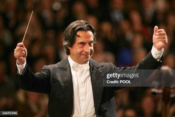 Italian Riccardo Muti conducts the Vienna Philharmonic Orchestra during a rehearsal for the concert at Mozart?s 250th birthday 28 January 2006, in...