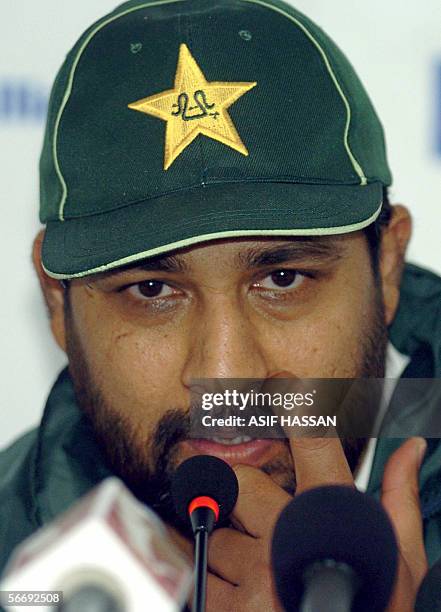Pakistni cricket team captain Inzamam ul Haq gestures as he addresses a press briefing at the National Stadium in Karachi, 28 January 2006. India and...