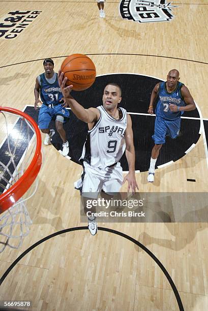 Tony Parker of the San Antonio Spurs shoots against Ricky Davis and Trenton Hassell of the Minnesota Timberwolves at the AT&T Center on January 28,...