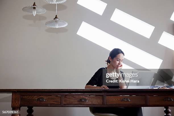 asian beautiful woman working at home - leanincollection working mom stock-fotos und bilder