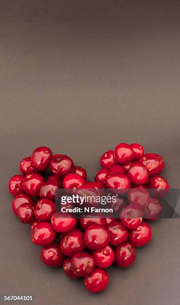 fresh cherry heart - cherry kiss 個照片及圖片檔