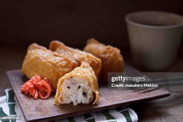 inari-zushi - aburaage stockfoto's en -beelden