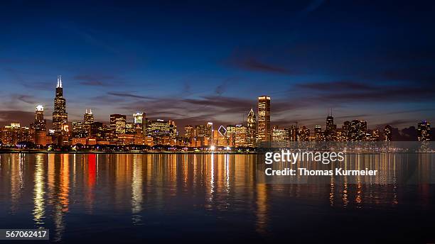 chicago skyline - chicago illinois skyline stock pictures, royalty-free photos & images