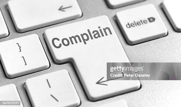 complain computer keyboard - quejándose fotografías e imágenes de stock