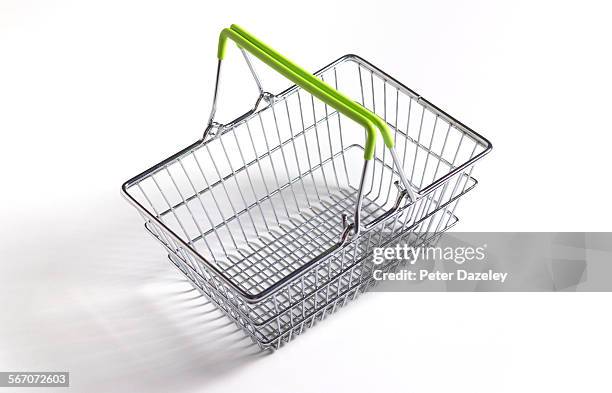 supermarket shopping basket close up - einkaufskorb stock-fotos und bilder