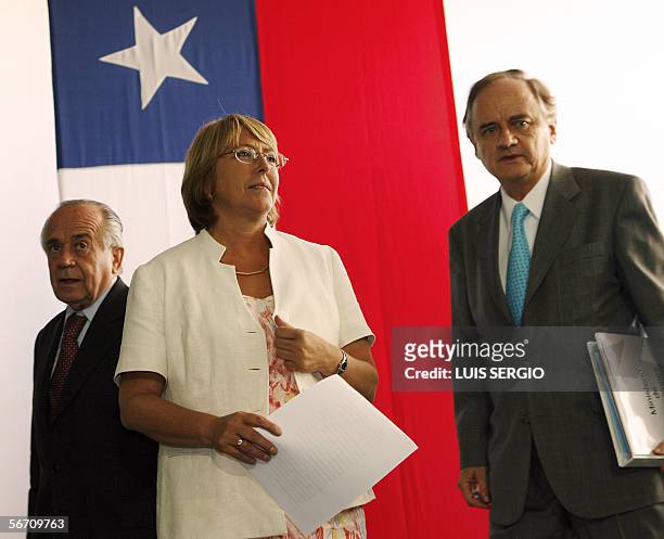 La presidente electa de Chile Michelle Bachelet presenta a sus nuevos ministros, Andres Zaldivar ministro del Interior y Alejandro Foxley ministro de...
