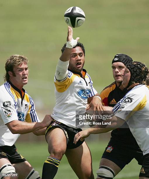 Jason Eaton of the Hurricanes supports Serge Lilo in the lineout during the Super 14 rugby pre-season match between the Hurricanes and the Chiefs...