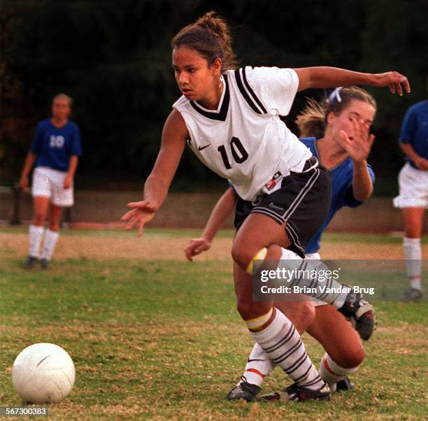 Brian VanderBrug x23486  Game action of girl s HS soccer : HarvardWestlake vs. Westlake at Harvard in Studio City 2 December 1999....