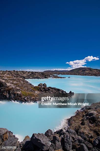 iceland's famous blue lagoon - lagon bleu islande photos et images de collection